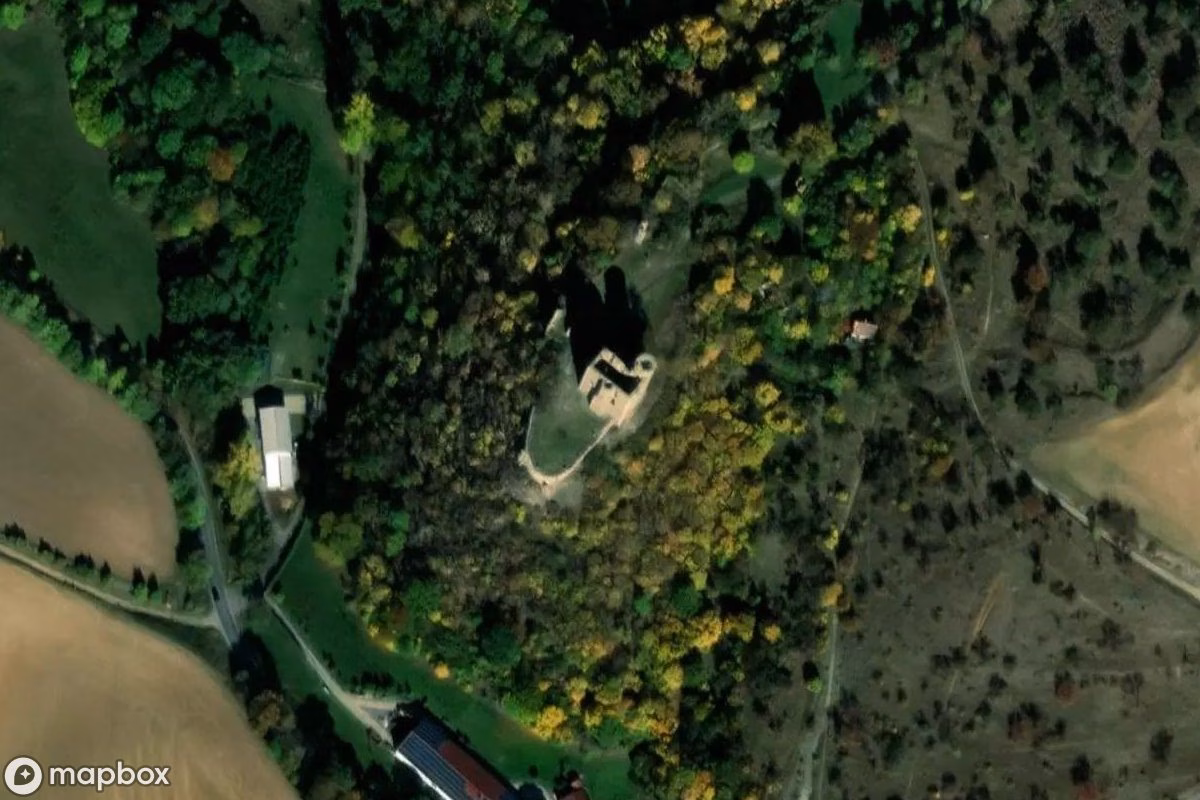 Műholdas légi felvétel Burgruine Arnstein helyszínről, egy elhagyatott Rom itt: Arnstein, Németország