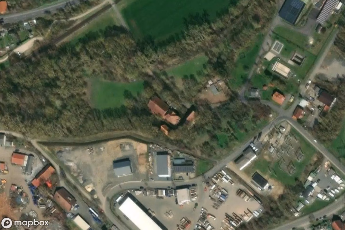 Satellietbeeld vanuit de lucht van Hof, een verlaten Boerderij in Bad Wildungen, Duitsland