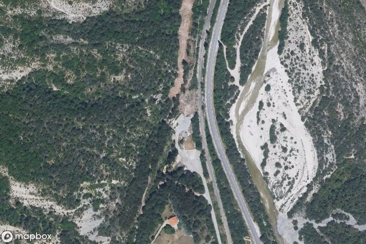 Satelitarny widok z lotu ptaka Terminal Quartz, opuszczone Fabryka w Aspres-sur-Buëch, Francja