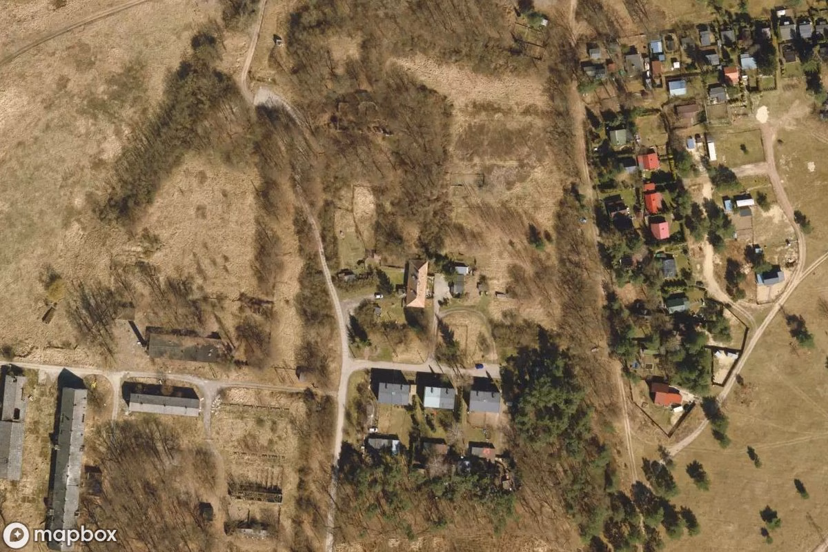 Vista aérea por satélite de Schloss Poniatowski, un Castillo abandonado en Góra, Polonia