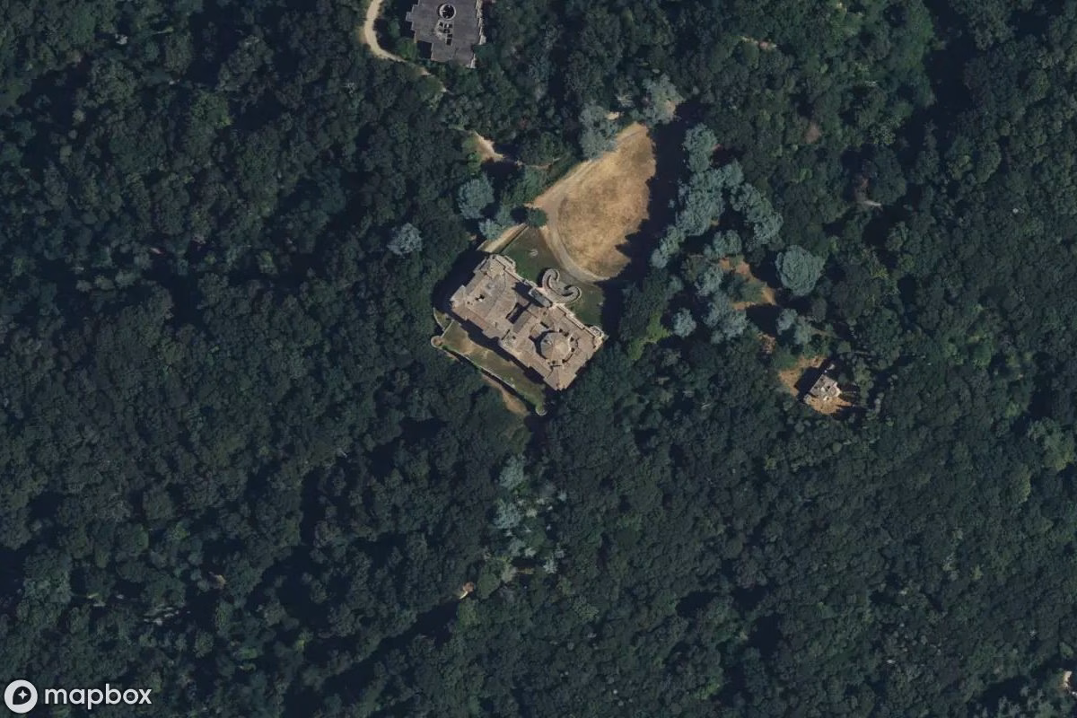 Satelitní letecký pohled na Lost Place, opuštěné  v Reggello, Itálie