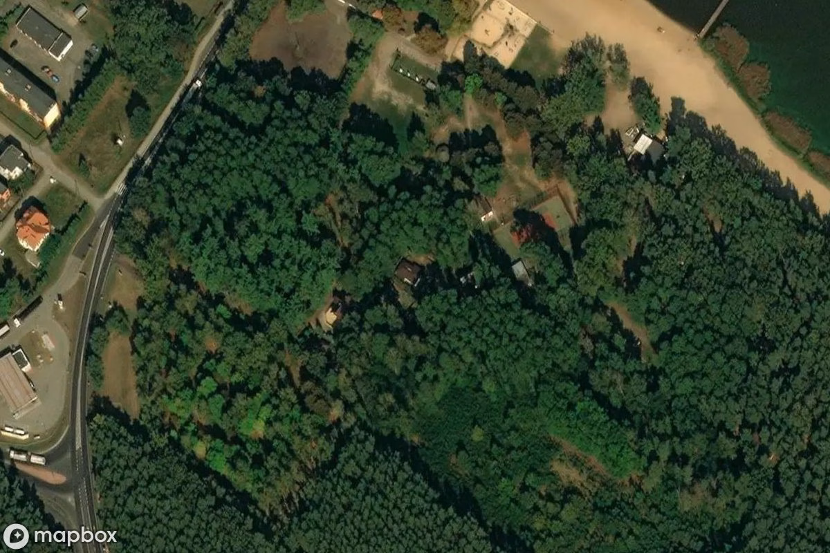 Satellitbillede set fra luften af Camping Antonin, et forladt  i Antonin, Polen