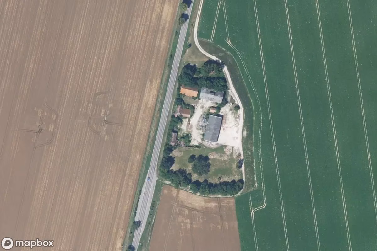 Vue aérienne satellite de Hof, un Ferme abandonné à Saint-Étienne-sous-Barbuise, France