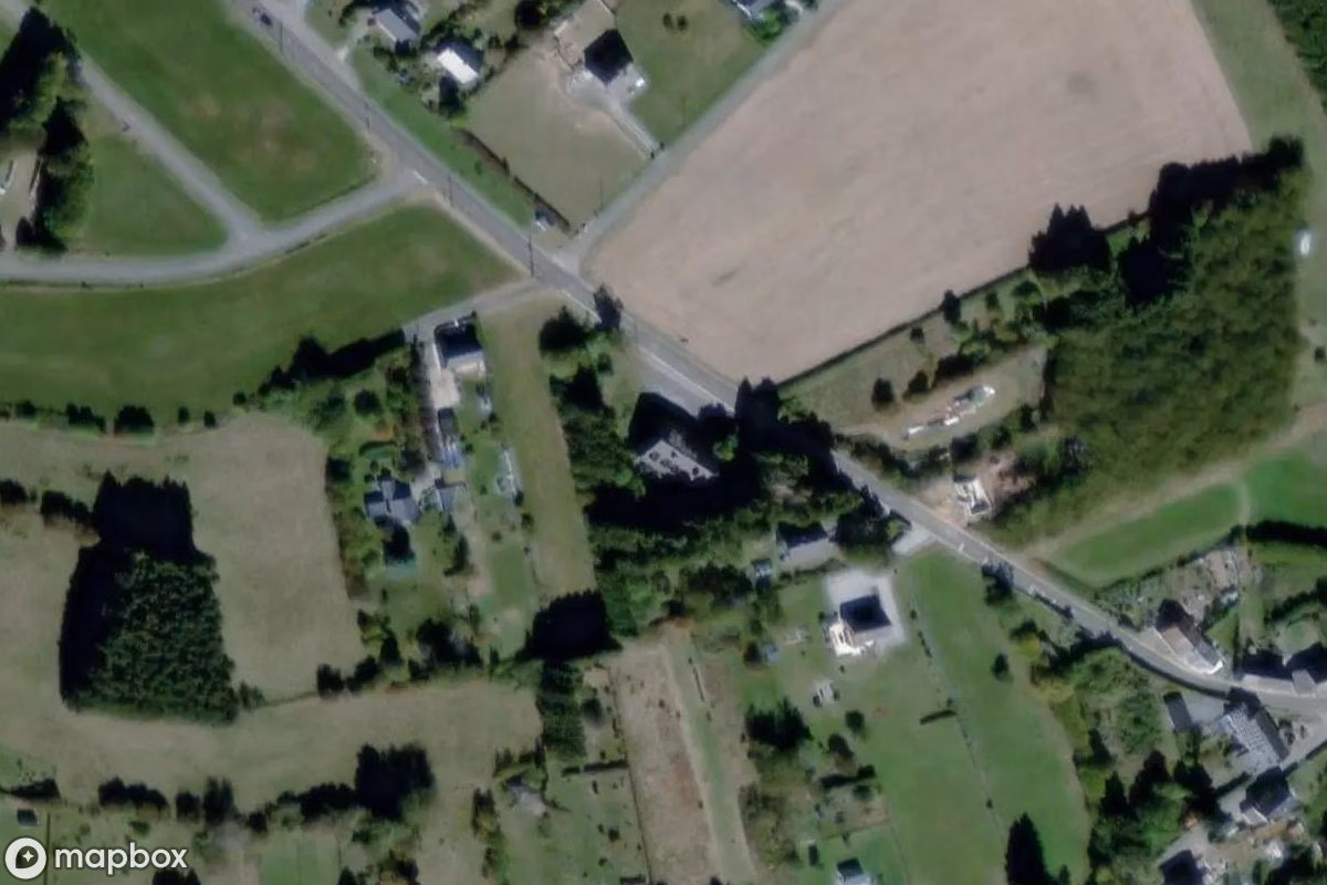 Satelitní letecký pohled na Lost Place, opuštěné  v Oignies-en-Thiérache, Belgie