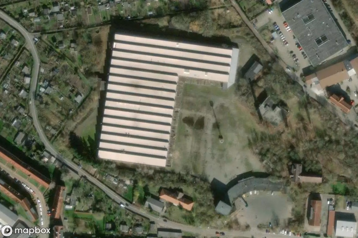 Satellitenansicht von Halle, eine verlassene Industrieanlage in Schwerin, Deutschland