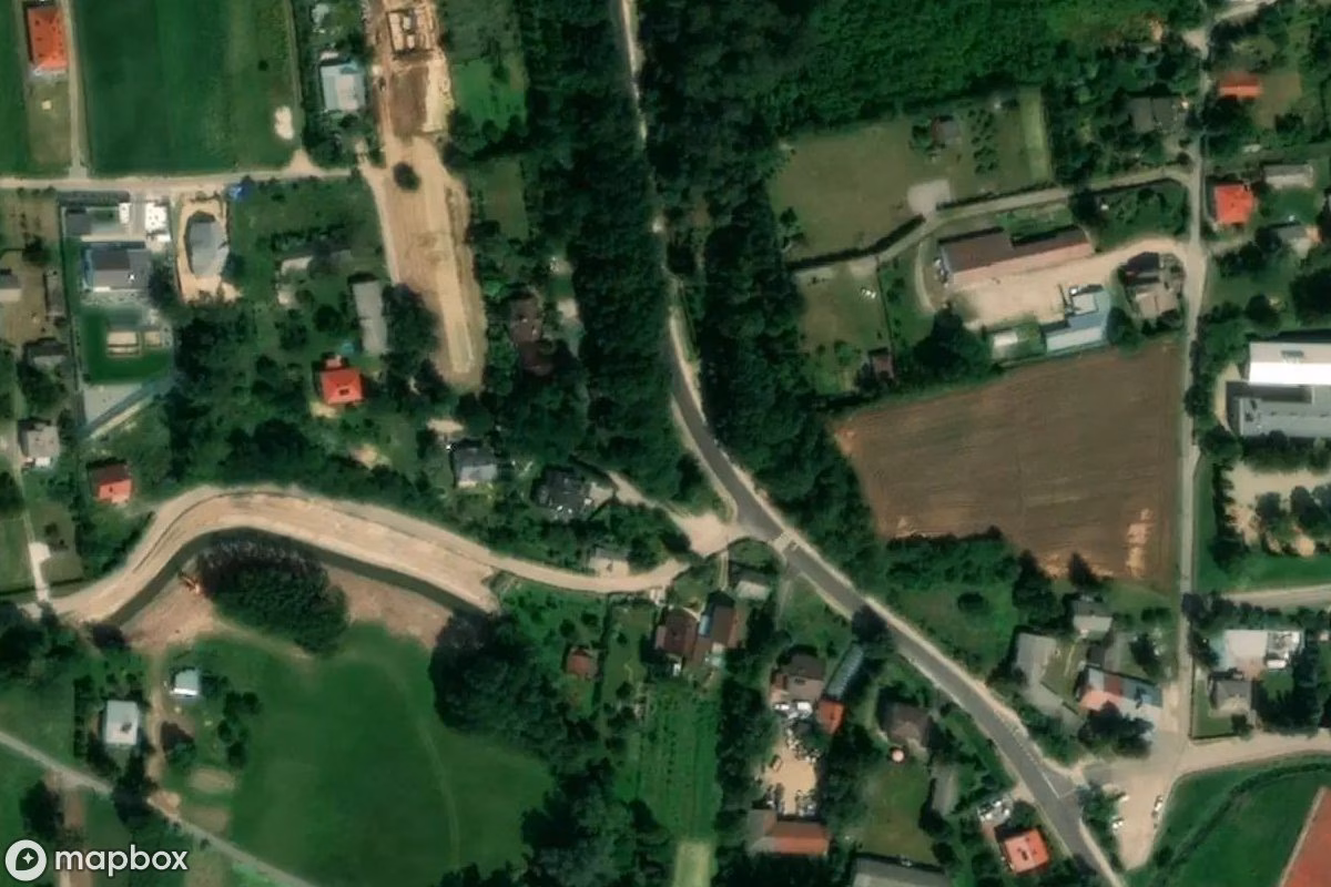 Satellietbeeld vanuit de lucht van Molkerei, een verlaten Fabriek in Dys, Polen