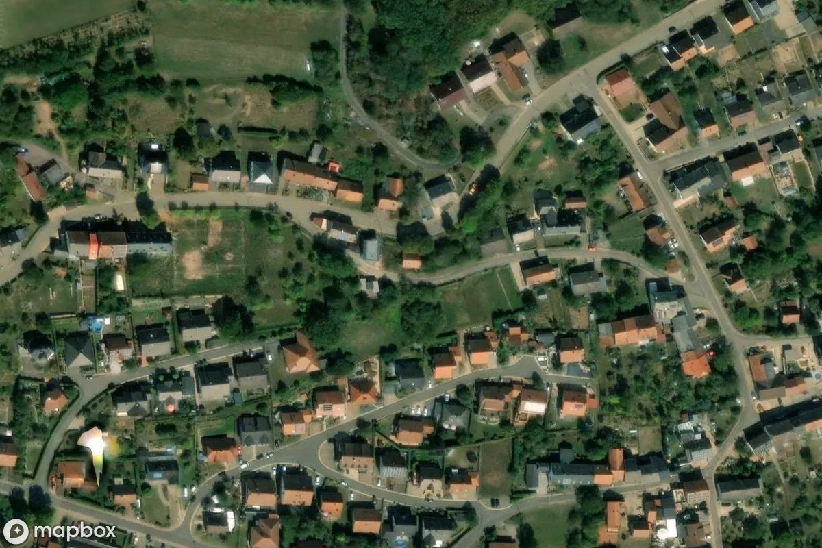 Satellietbeeld vanuit de lucht van Haus, een verlaten  in Mettlach, Duitsland