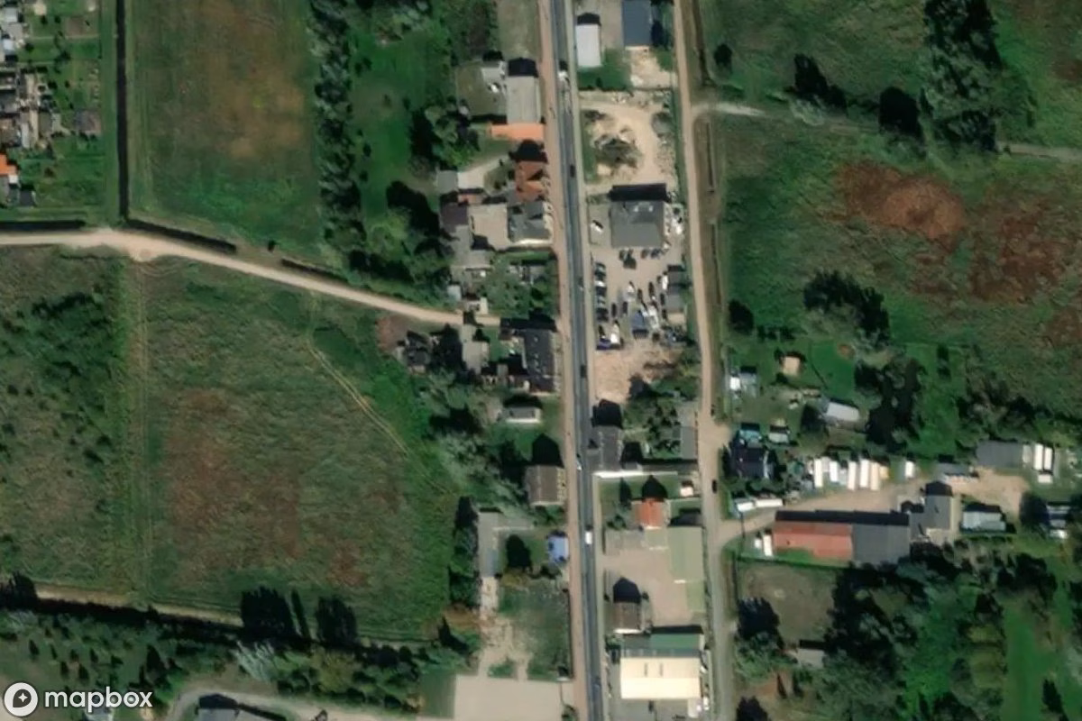 Műholdas légi felvétel Hof helyszínről, egy elhagyatott Tanya itt: Demmin, Németország