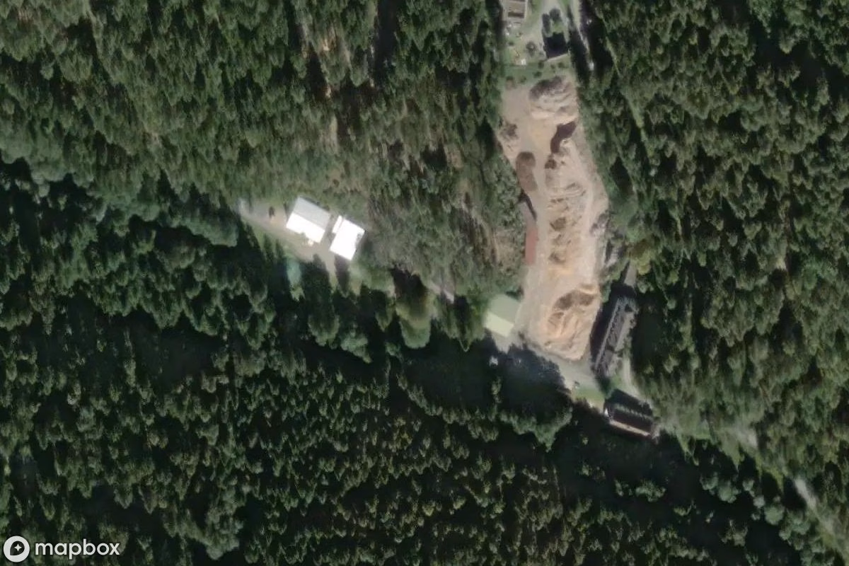 Satellitbild från luften av Restaurant Grundmühle, en övergiven Restaurang i Ziegenburg, Tyskland