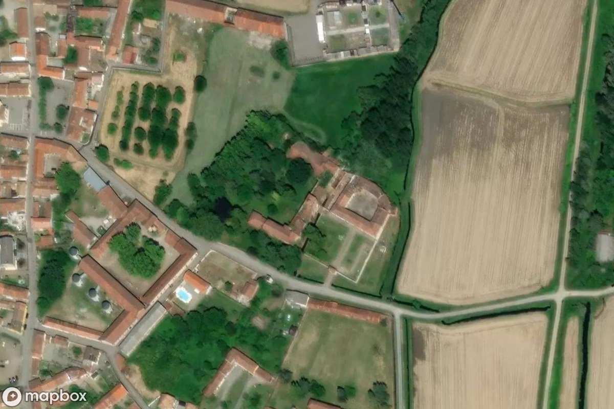 Műholdas légi felvétel Castello Albano helyszínről, egy elhagyatott Kastély itt: Albano Vercellese, Olaszország