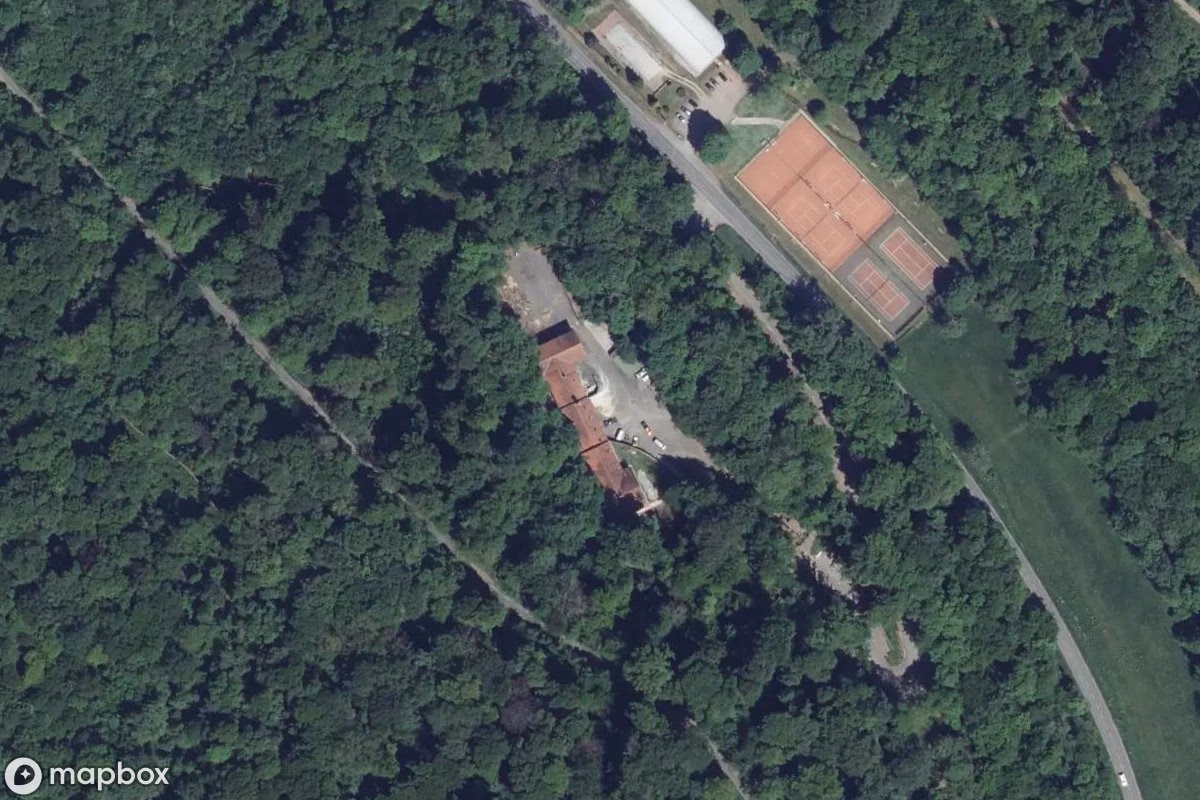 Satelitní letecký pohled na alter Bunker, opuštěné Bunkr v Châtel-Saint-Germain, Francie