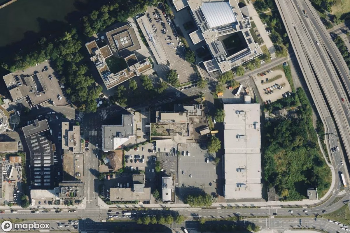 Satellitbillede set fra luften af DWD Hochhaus, et forladt  i Offenbach am Main, Tyskland