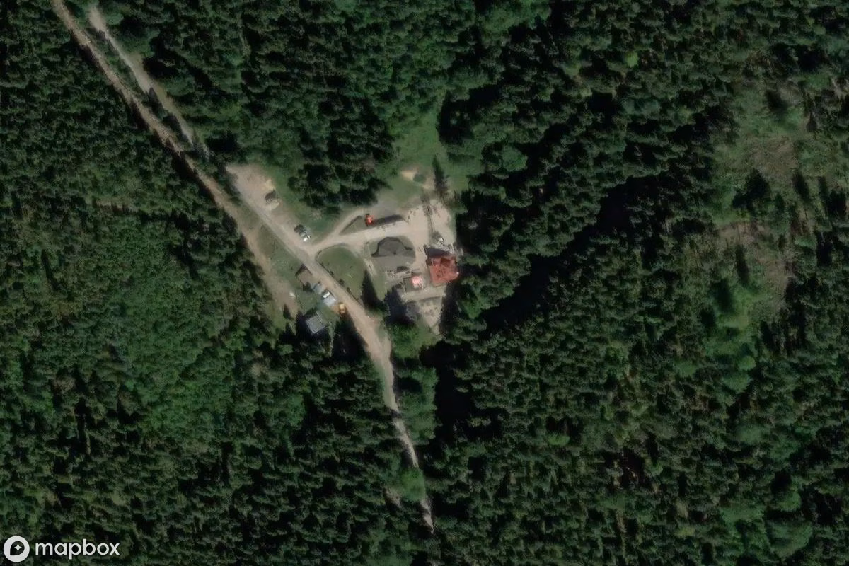 Satelitní letecký pohled na Cascade Kamieńczyk Szrenica, opuštěné  v Szklarska Poręba, Polsko