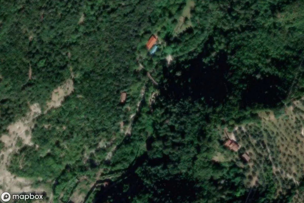 Satellitbillede set fra luften af Ausgrabung Gatto, et forladt  i Gaino, Italien