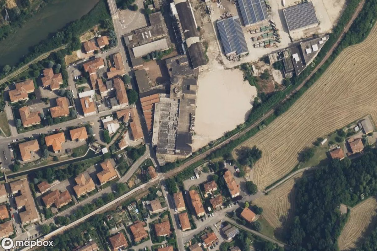 Satellitbild från luften av Fabbrica Stationery, en övergiven Fabrik i Lama di Reno, Italien