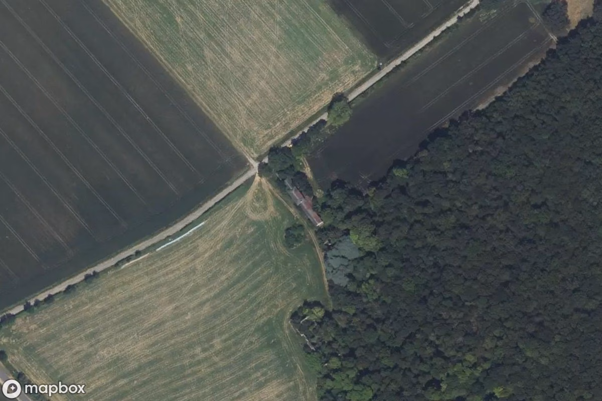 Satellitenansicht von Château de la Tour, eine verlassene Schloss in Maillé, Frankreich