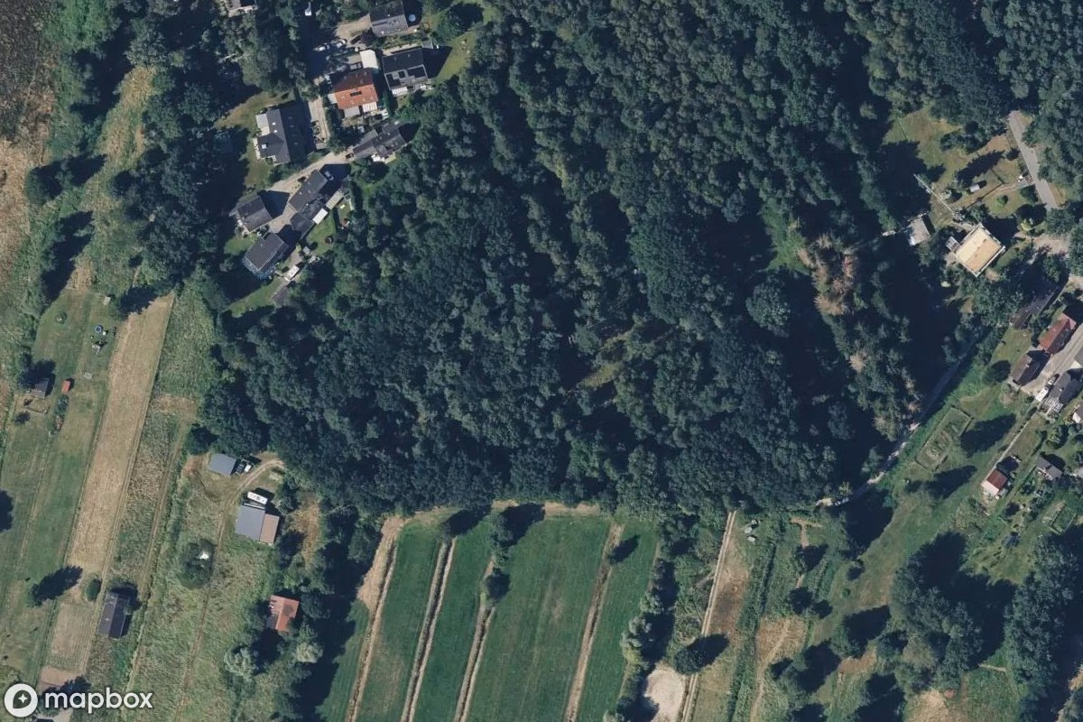 Aerial satellite view of Auto, an abandoned Vehicle in Voßmoor, Germany