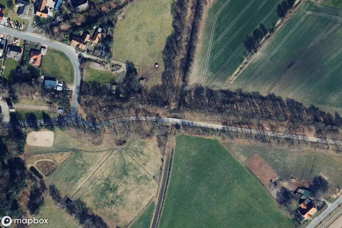Vista aérea por satélite de Bahnbrücke, un Puente abandonado en Wulfsen, Alemania