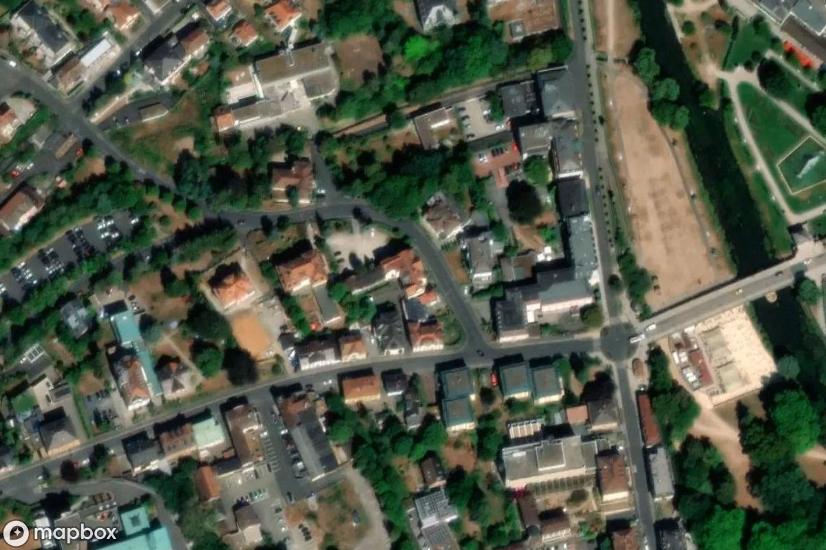 Satellietbeeld vanuit de lucht van Kurhotel, een verlaten Hotel in Bad Kissingen, Duitsland