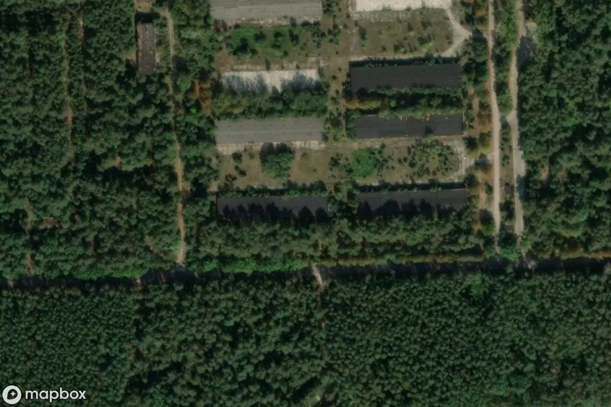 Vue aérienne satellite de 112. Bataillon, un Site militaire abandonné à Linin, Pologne