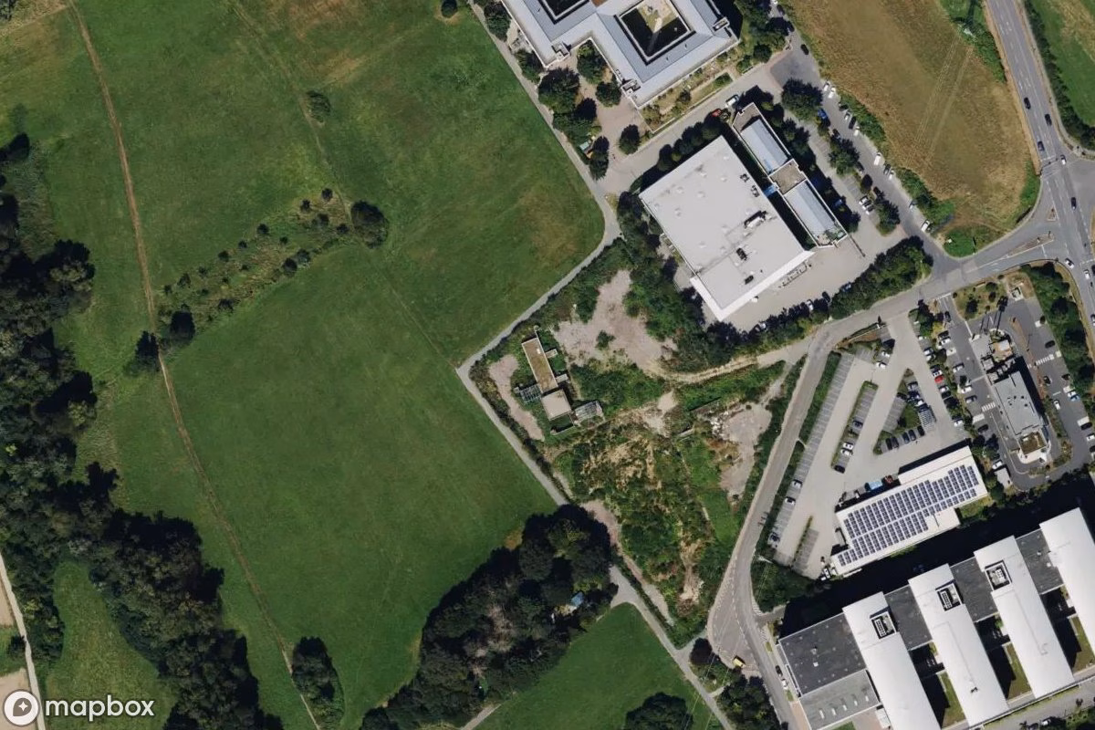 Satellitbillede set fra luften af Fabrik, et forladt Fabrik i Schwalbach am Taunus, Tyskland