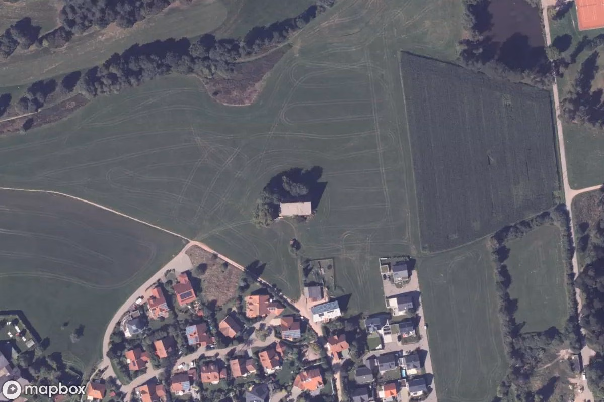 Vista aérea por satélite de Tönishof, un  abandonado en Buchenberg, Alemania