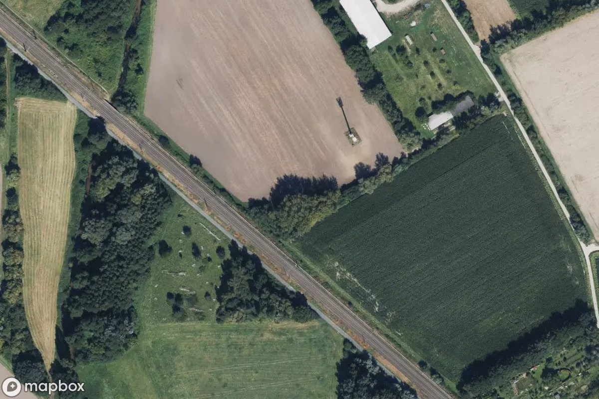 Vista aérea por satélite de Anhänger, un Vehículo abandonado en Nauheim, Alemania