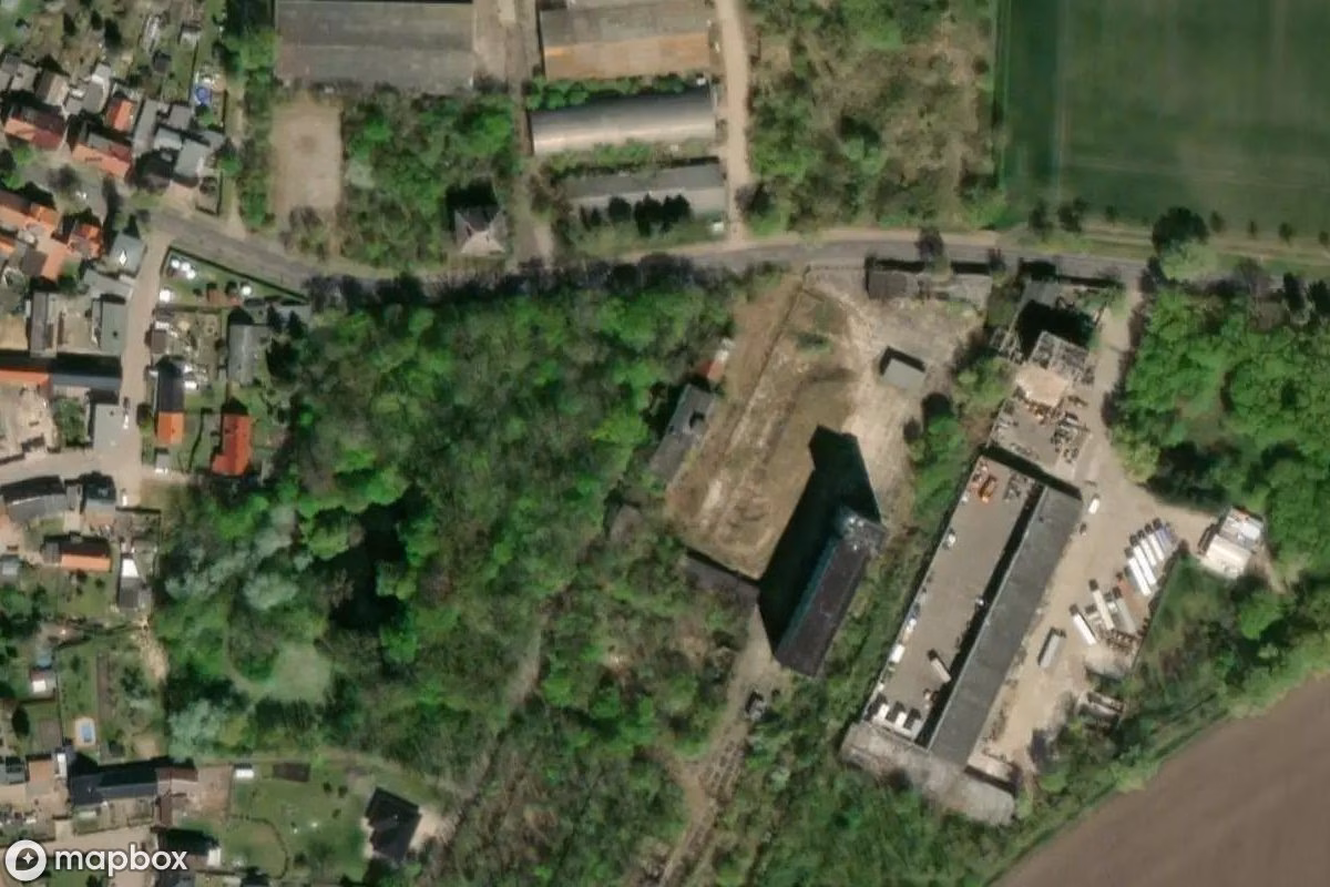 Műholdas légi felvétel Fabrik helyszínről, egy elhagyatott Gyár itt: Köthen (Anhalt), Németország
