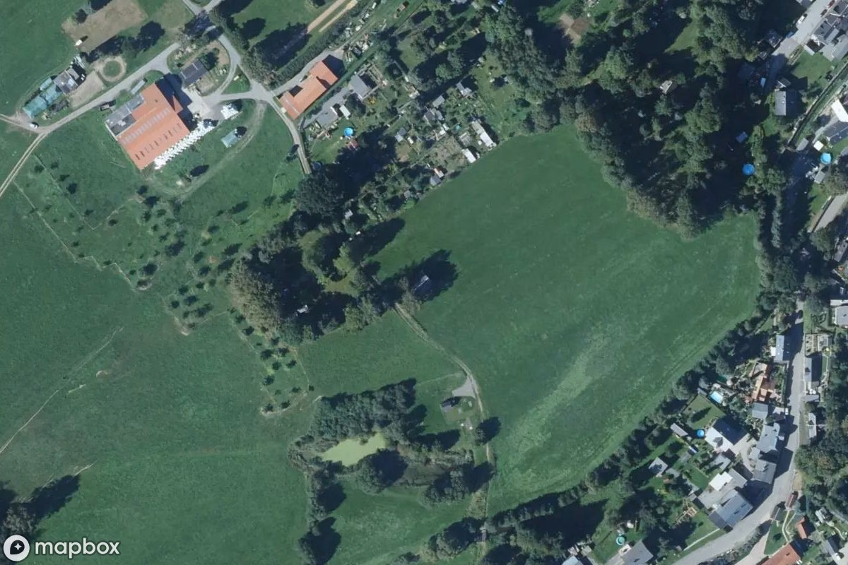 Vista aérea por satélite de Scheune, un Granja abandonado en Treuen, Alemania