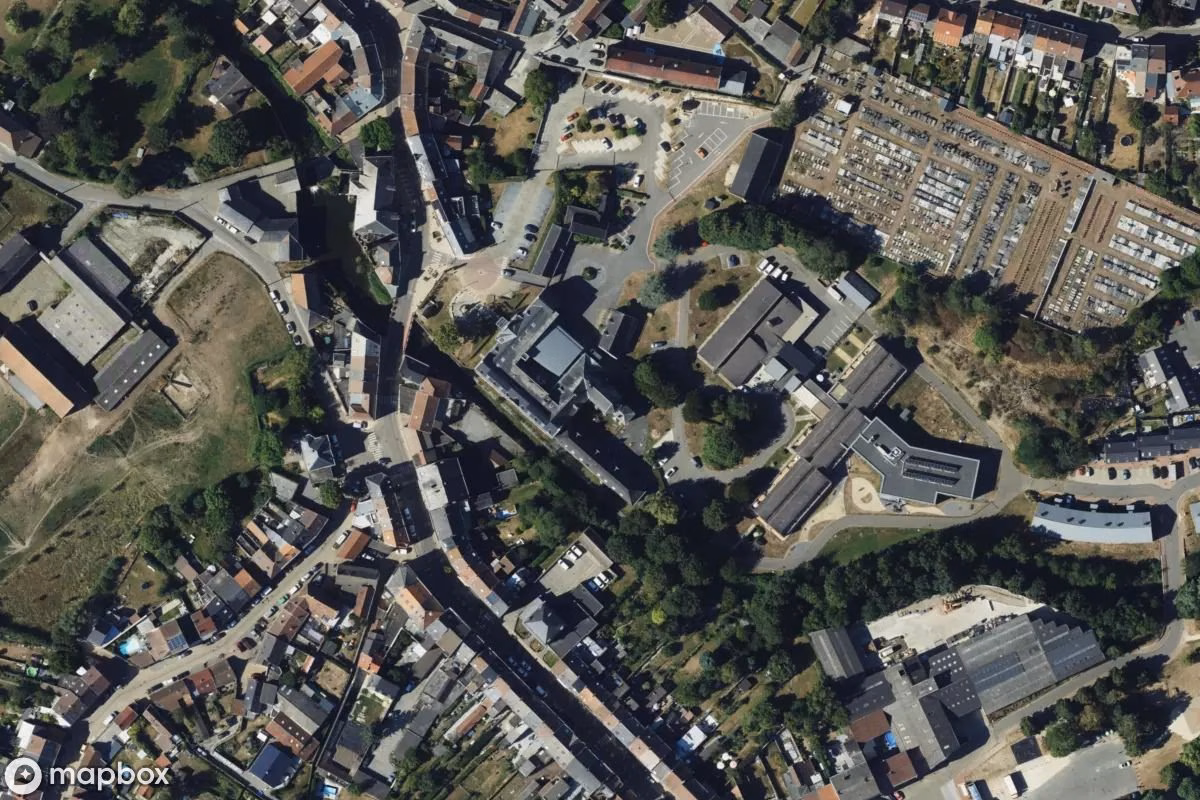 Satelitní letecký pohled na Chapel Rose, opuštěné Kostel v Rebecq-Rognon, Belgie