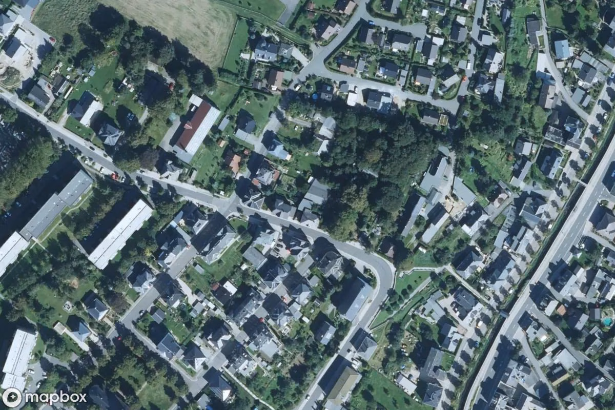 Satellietbeeld vanuit de lucht van Kofferfabrik, een verlaten Fabriek in Ellefeld, Duitsland