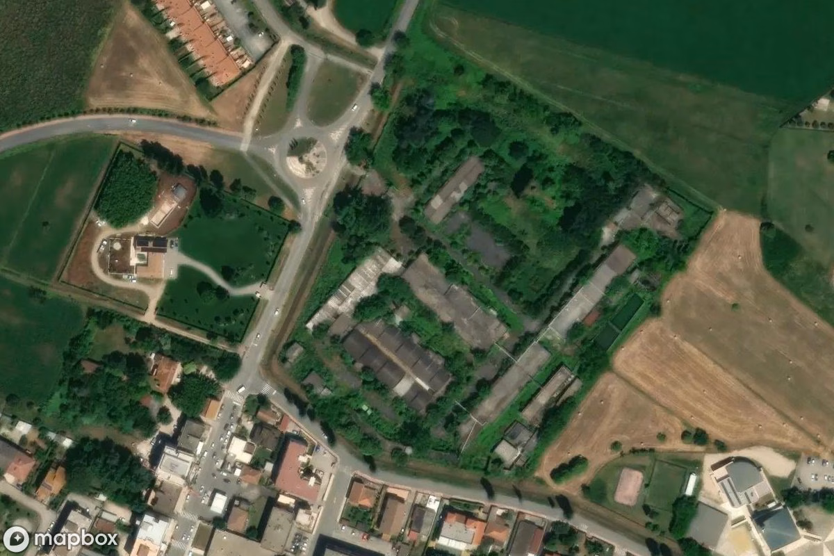 Satellitenansicht von Fabbrica Mistral, eine verlassene Fabrik in Sermoneta, Italien
