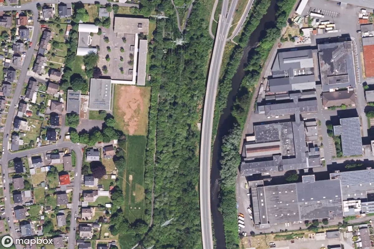 Satellietbeeld vanuit de lucht van Luftschutzstollen, een verlaten Mijn in Siegen, Duitsland