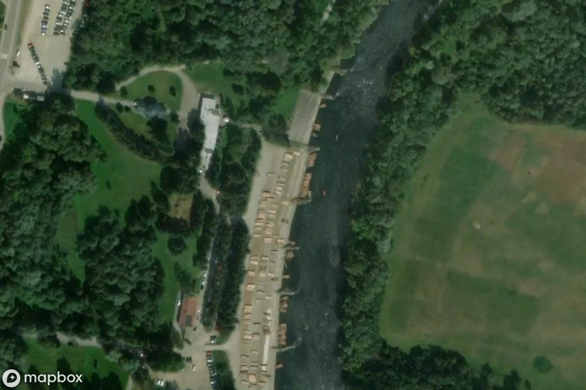 Satelitní letecký pohled na Abstieg Dunajec, opuštěné  v Sromowce Wyżne, Polsko