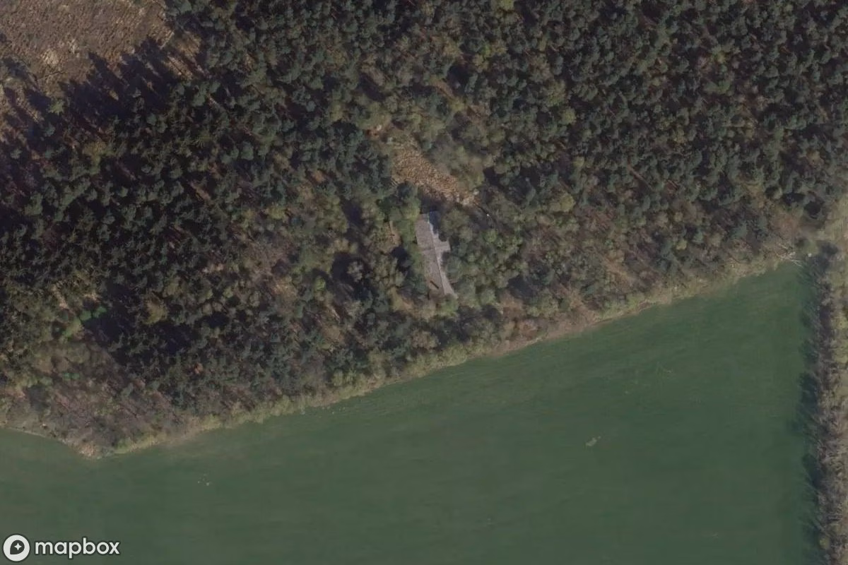 Vista aérea por satélite de Kleine Kaserne mit Bunker, un Búnker abandonado en Schlamau, Alemania