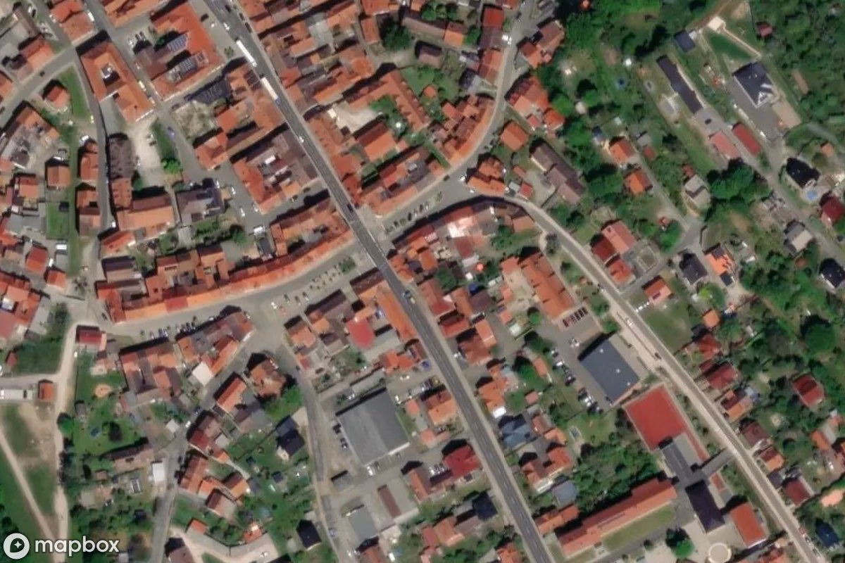 Satellitbild från luften av Gasthaus Zum Wasunger Tor, en övergiven i Wasungen, Tyskland