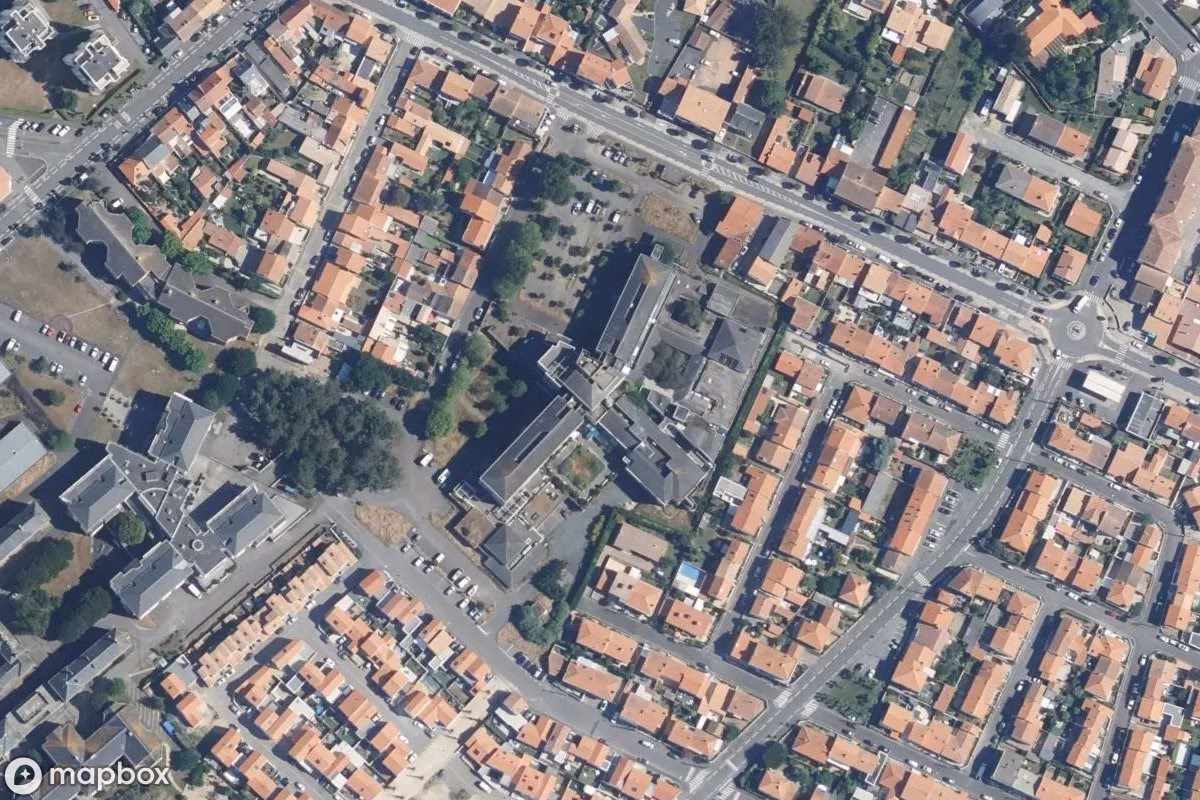 Vue aérienne satellite de Krankenhaus der Rosen, un Hôpital abandonné à Les Sables-d'Olonne, France