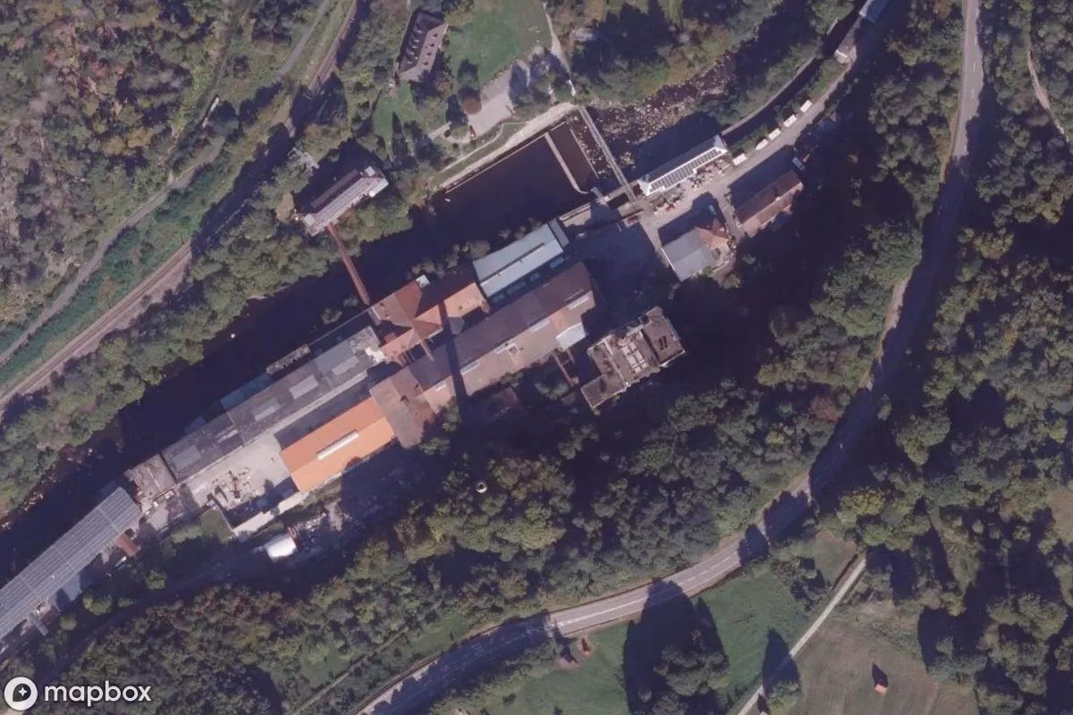 Satellitbillede set fra luften af Holtzmann Papierfabrik, et forladt Fabrik i Langenbrand, Tyskland