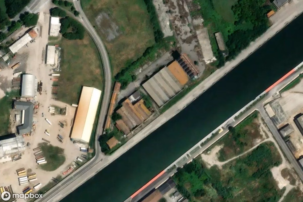 Satellitenansicht von Fabrik Sillhaut, eine verlassene Fabrik in Ravenna, Italien