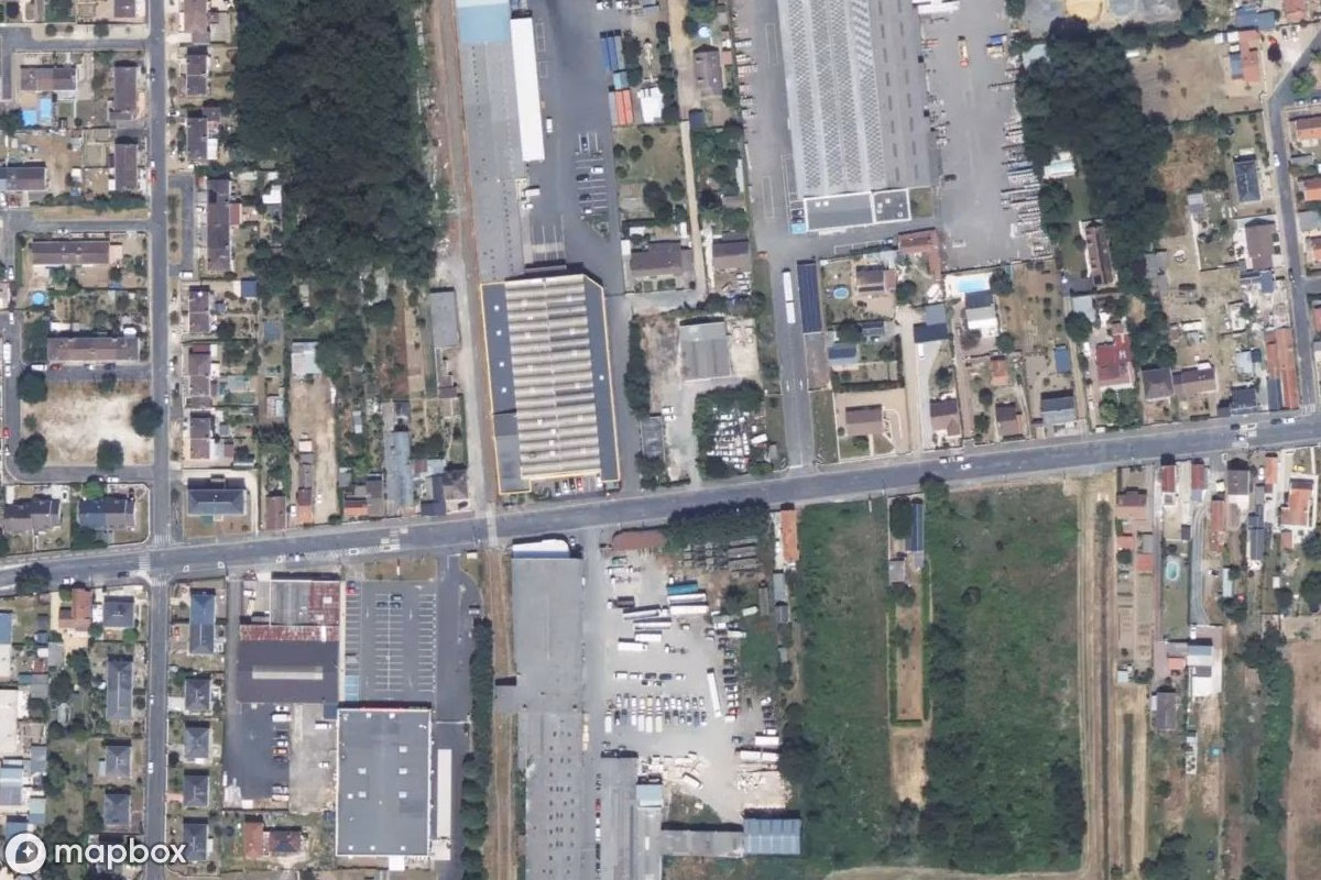 Satellietbeeld vanuit de lucht van Verlassene Büros, een verlaten  in Saint-Pierre-des-Corps, Frankrijk