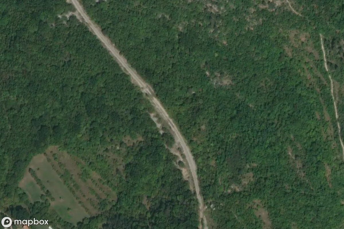 Satellitenansicht von Bahnstrecke, eine verlassene  in Jesenovik, Kroatien