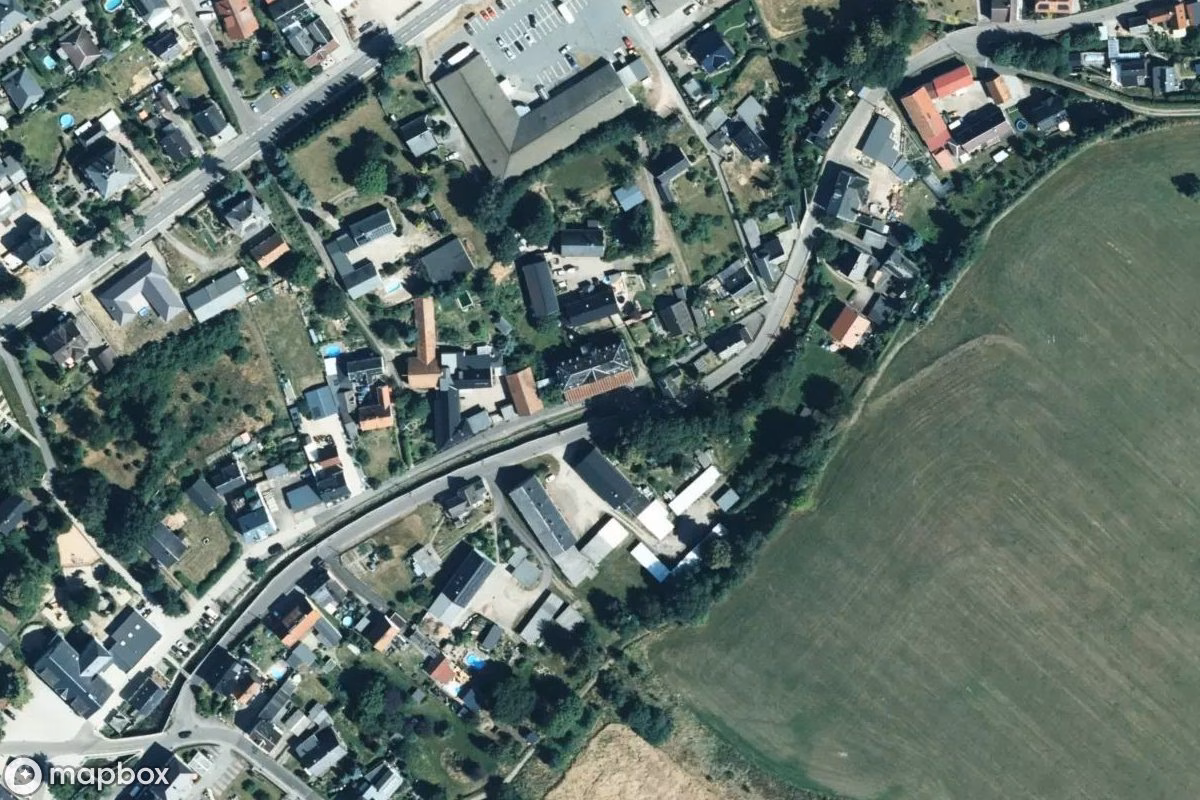 Satellittbilde fra luften av Internat, et forlatt Skole i Claußnitz, Tyskland