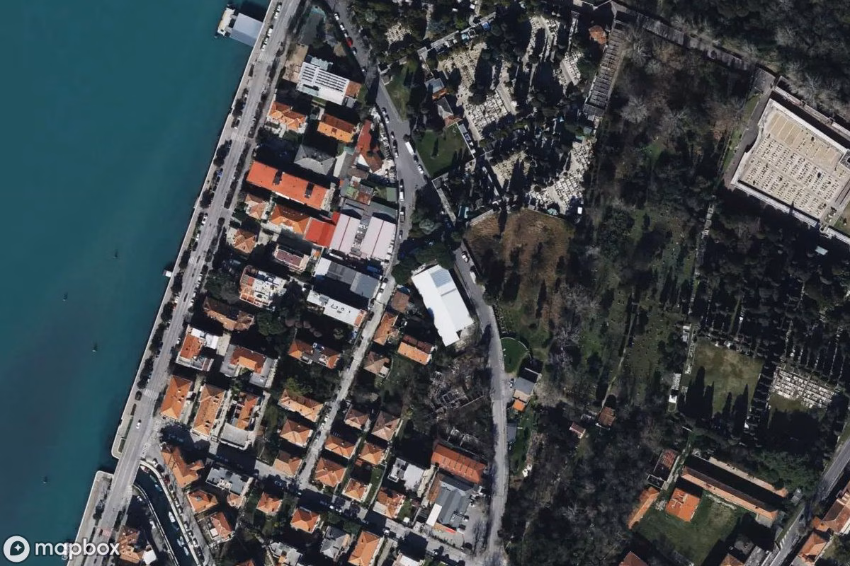 Satelitní letecký pohled na Lagerhalle, opuštěné Průmyslový objekt v Venice, Itálie