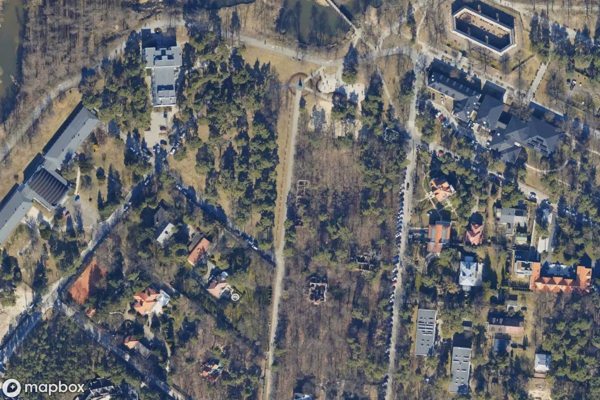 Aerial satellite view of Villa Jezioranka, an abandoned Residence in Konstancin-Jeziorna, Poland