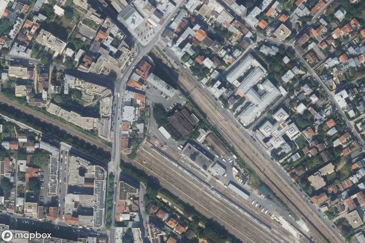 Aerial satellite view of Alter Bahnhof, an abandoned Railway Station in Asnières-sur-Seine, France