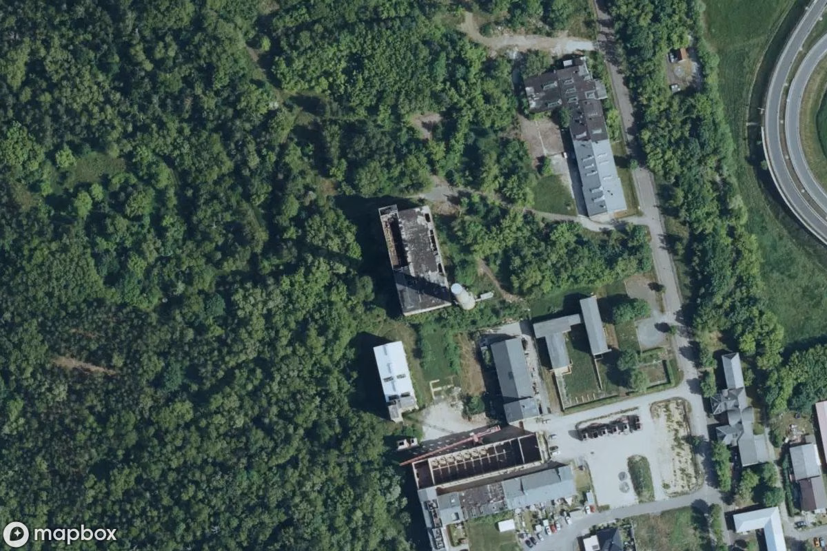 Műholdas légi felvétel Fabrik helyszínről, egy elhagyatott Gyár itt: Borna, Németország