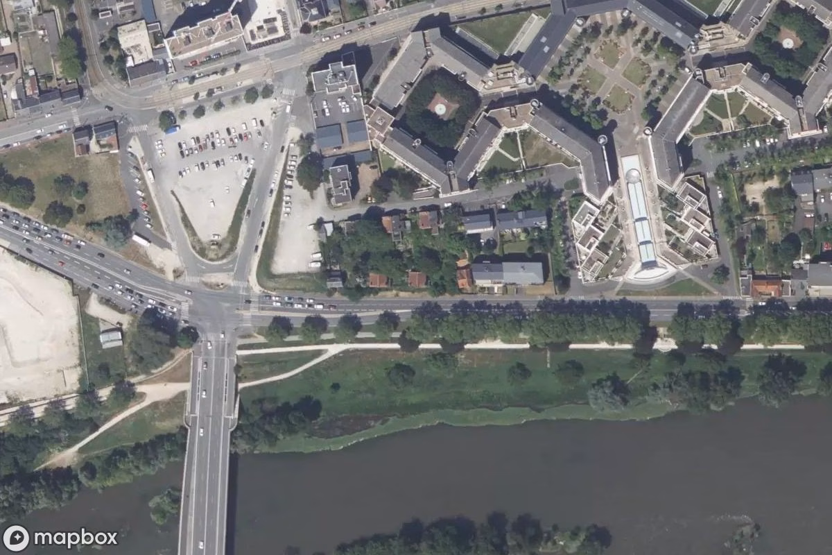 Satelitarny widok z lotu ptaka Maison Du Bourg, opuszczone Dom mieszkalny w Orléans, Francja