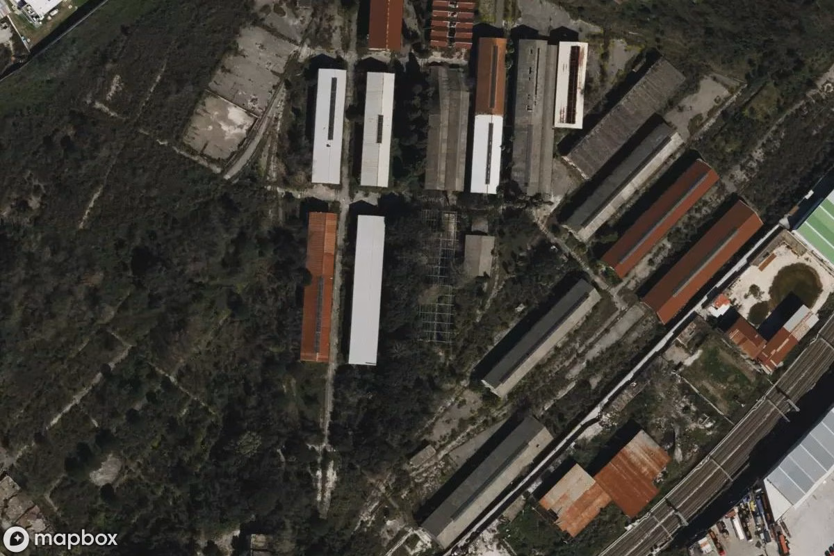 Satellietbeeld vanuit de lucht van Lost Place, een verlaten  in Naples, Italië