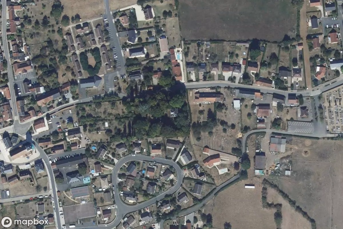 Vue aérienne satellite de Maison Josselin, un Résidence abandonné à Marzy, France