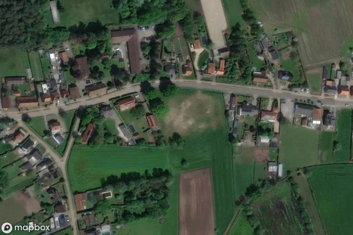 Satelitarny widok z lotu ptaka Ferme Paternoster, opuszczone Gospodarstwo w Vorselaar, Belgia